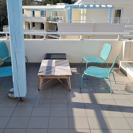 Avec Grande Terrasse à - Fr-1-306-1326
